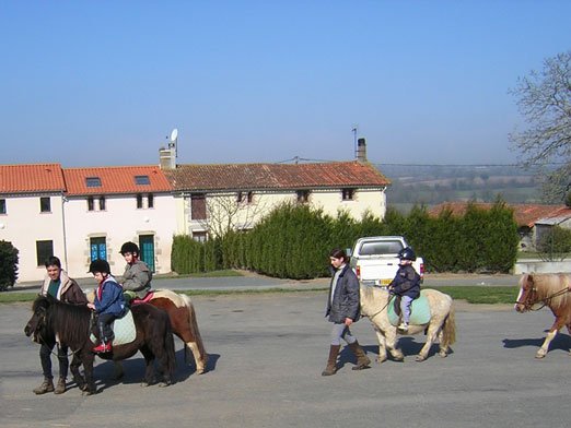 Promenade autour du Hameau-du-Nay